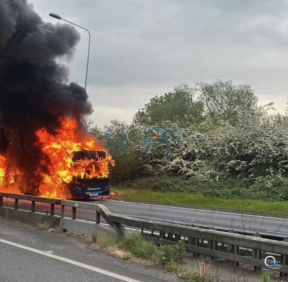 YappAppLtd's tweet photo. 🚨LIVE: Bus fire closes A15 and Humber Bridge both ways

A bus has caught fire on the A15 in East Riding of Yorkshire, shutting the road and the Humber Bridge in both directions this morning with large plumes of thick smoke rising into the air. 

Humberbeat officers are at the scene dealing with the incident.

Traffic chaos is being reported in the area.

Drivers should check their route before setting off. https://t.co/F1CQTmDV3G