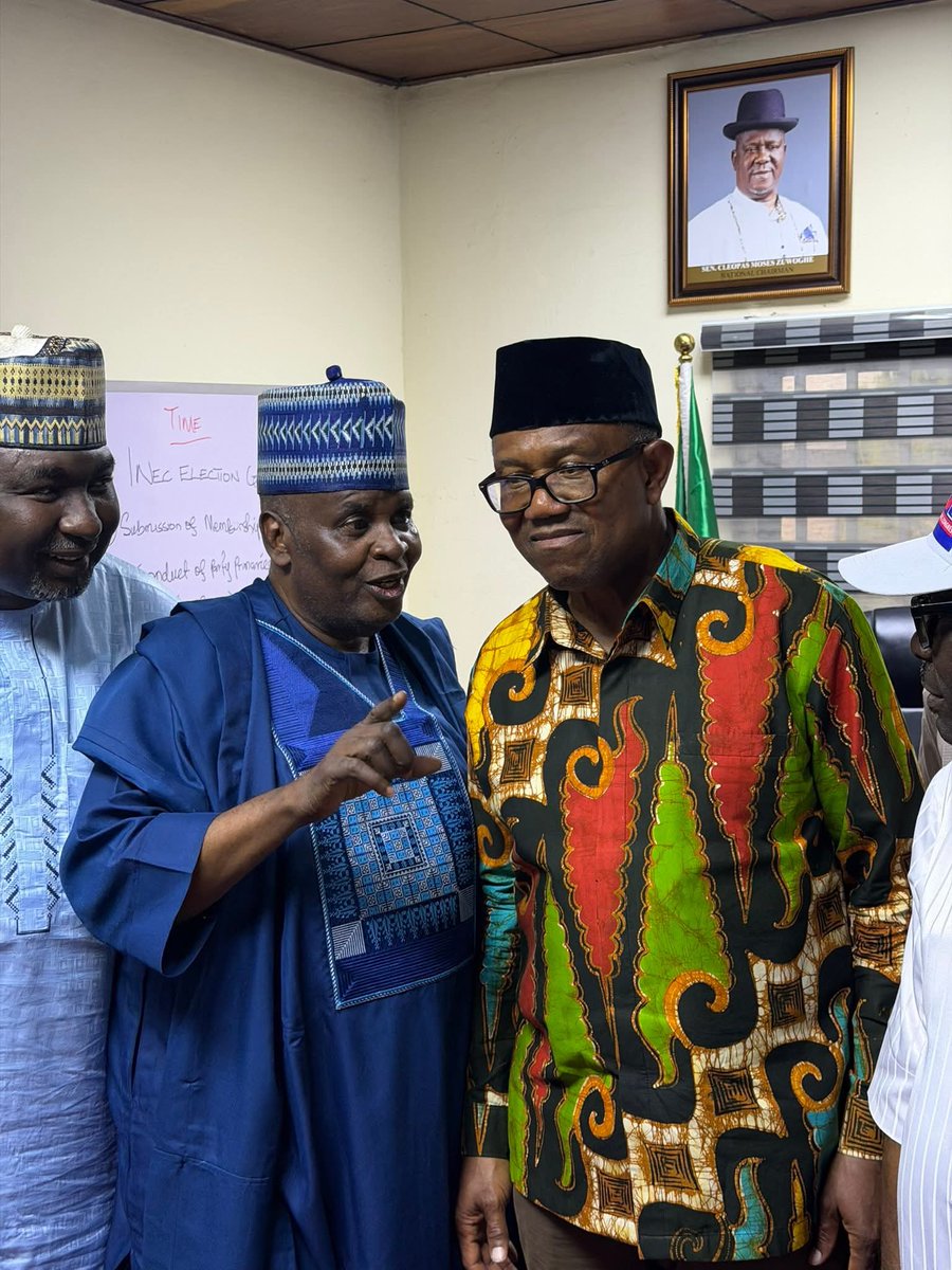 Peter Obi's visit to the NDC National Secretariat yesterday was marked by cordiality, cheerfulness, and interactions in humility.

He's a humble servant leader indeed! 
Nigeria will be OK ✌️