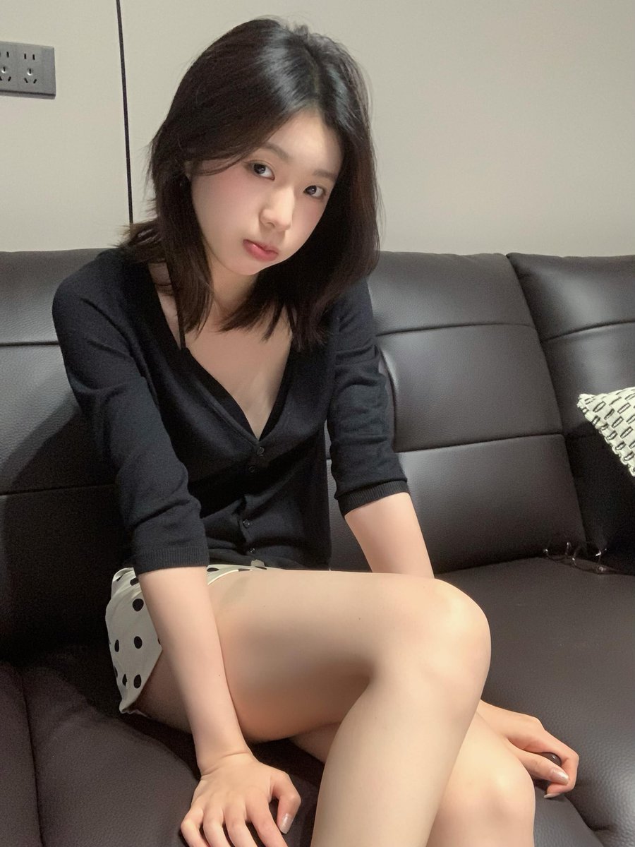 喜欢被调

你喜欢我戴着狗链叫你爸爸吗？😜 https://t.co/qbI87FGPSF