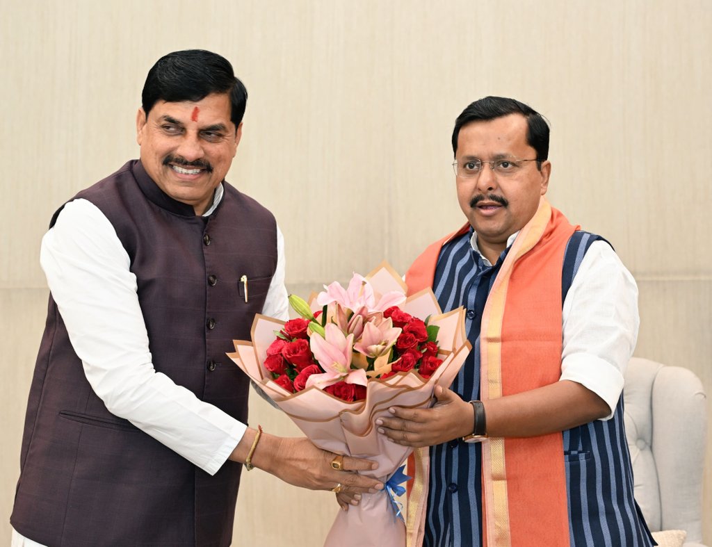 NitinNabin's tweet photo. आज भाजपा मुख्यालय में मध्य प्रदेश के मुख्यमंत्री श्री मोहन यादव जी से शिष्टाचार भेंट हुई।

@DrMohanYadav51 https://t.co/9bY6TsSQzx