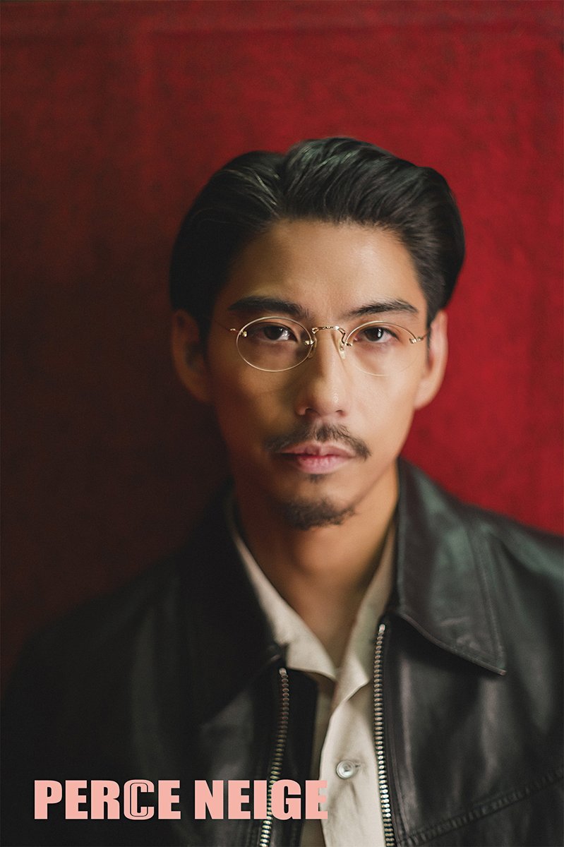 perceneige_mp's tweet photo. 🗣️賀来賢人さんの「人生を変えた出会い」🎬
『Never After Dark／ネバーアフターダーク』をともに作り上げた「相棒」ことデイヴ・ボイル監督の魅力を語ってくれました！出来上がった映画は、これまでの日本映画にはない質感のホラー作品に😱💥

⇩本誌インタビューをぜひお楽しみください✨
Amazon https://t.co/9dHAUXh4Al
セブンネット https://t.co/XxSrjIQOS7
HMV https://t.co/51opjlfTWU
タワレコ https://t.co/yclsDbYzoG

撮影／篠田直人