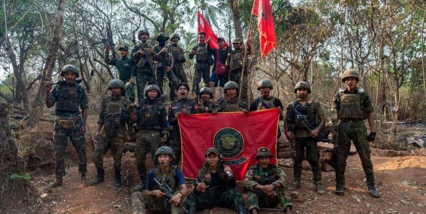 bnionline1's tweet photo. Mon State resistance forces shot down a Myanmar junta paramotor & seized a 122mm shell + 18,000 rounds of ammo! Major gains in their ongoing offensive. #Myanmar #MonState #Resistance https://t.co/3q1dhKVPTQ https://t.co/TCnfMCNnJE