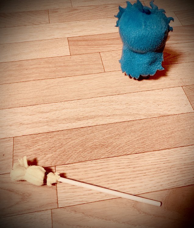 デぬいちゃ！雑だけど箒つくったよ！飛んで飛んで！

💀<…拙者、用事を思い出したのでこれで失礼いたす