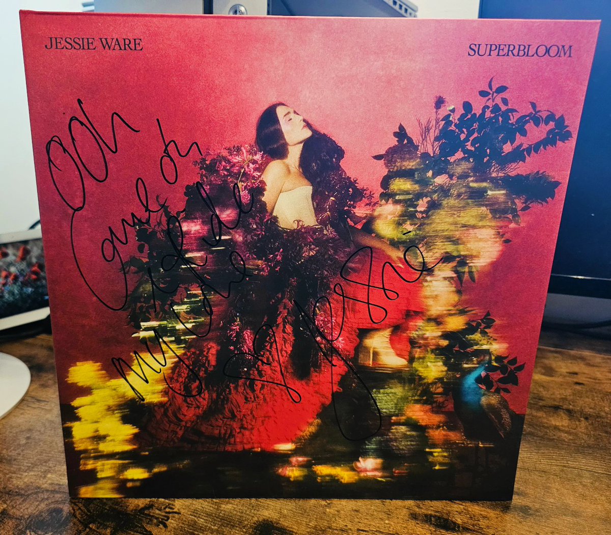 rainonme85's tweet photo. Massive thank you to @JessieWare and @BanquetRecords - i love these so much 💙🖤❤️ #superblooom #jessieware #ride #personallysigned #vinyl #cd #banquetrecords https://t.co/3SyGjf4ko8