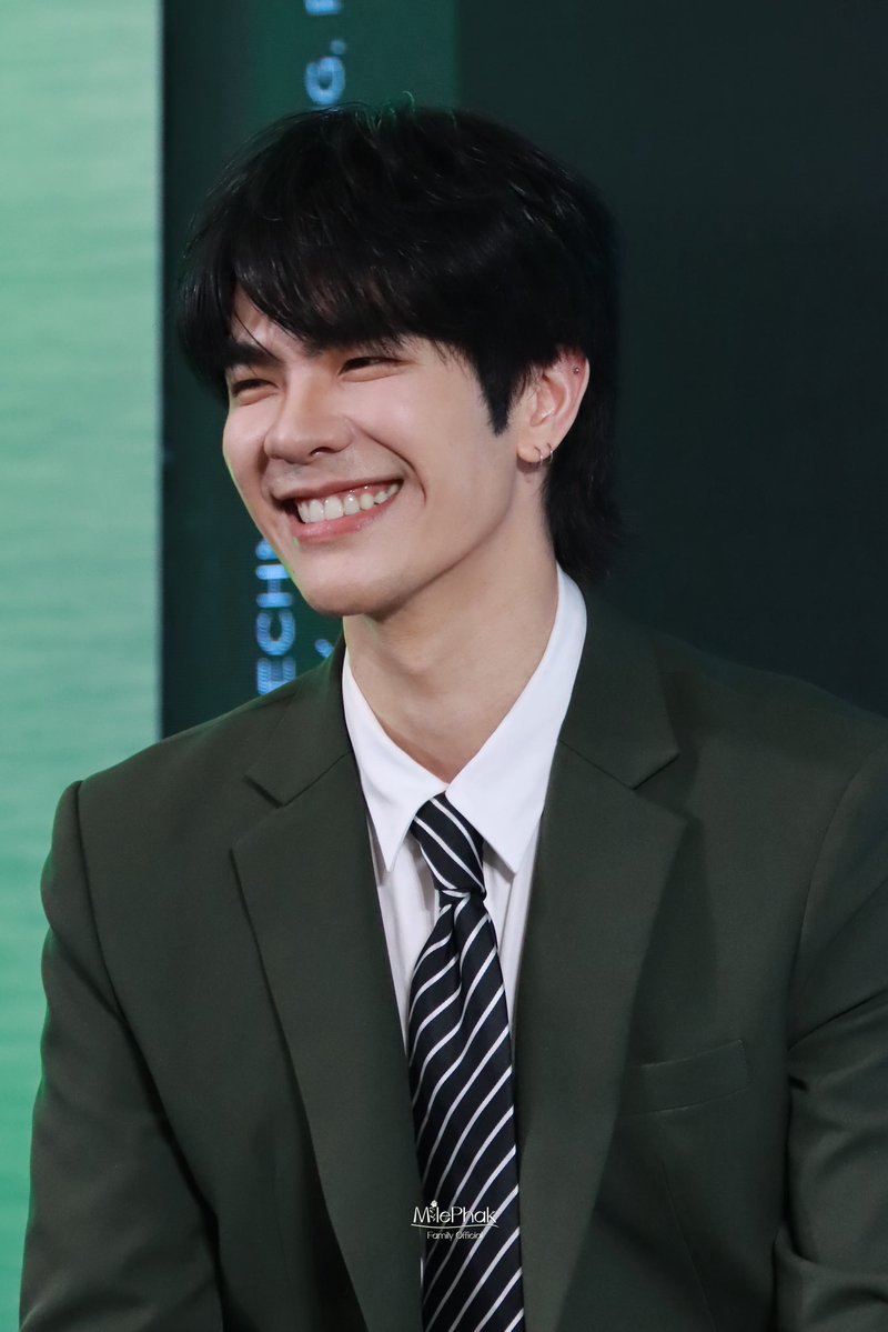มีผลต่อหัวใจมาก 🫰🏻💚✨

COMFORT HOUSE WITH MILE

 #PruksaXMile
#MilePhakphum