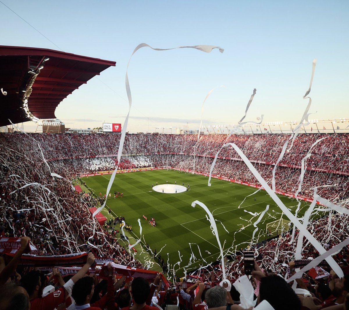 Señores que veo al personal muy relajado. Que el sábado tenemos el partido más importante de nuestras vidas. Perder una final es una decepción pero al próximo año lo puedes volver a intentar, esto de ahora lo es todo, o ganas o nos vamos al infierno.

Que viene un Espanyol que se