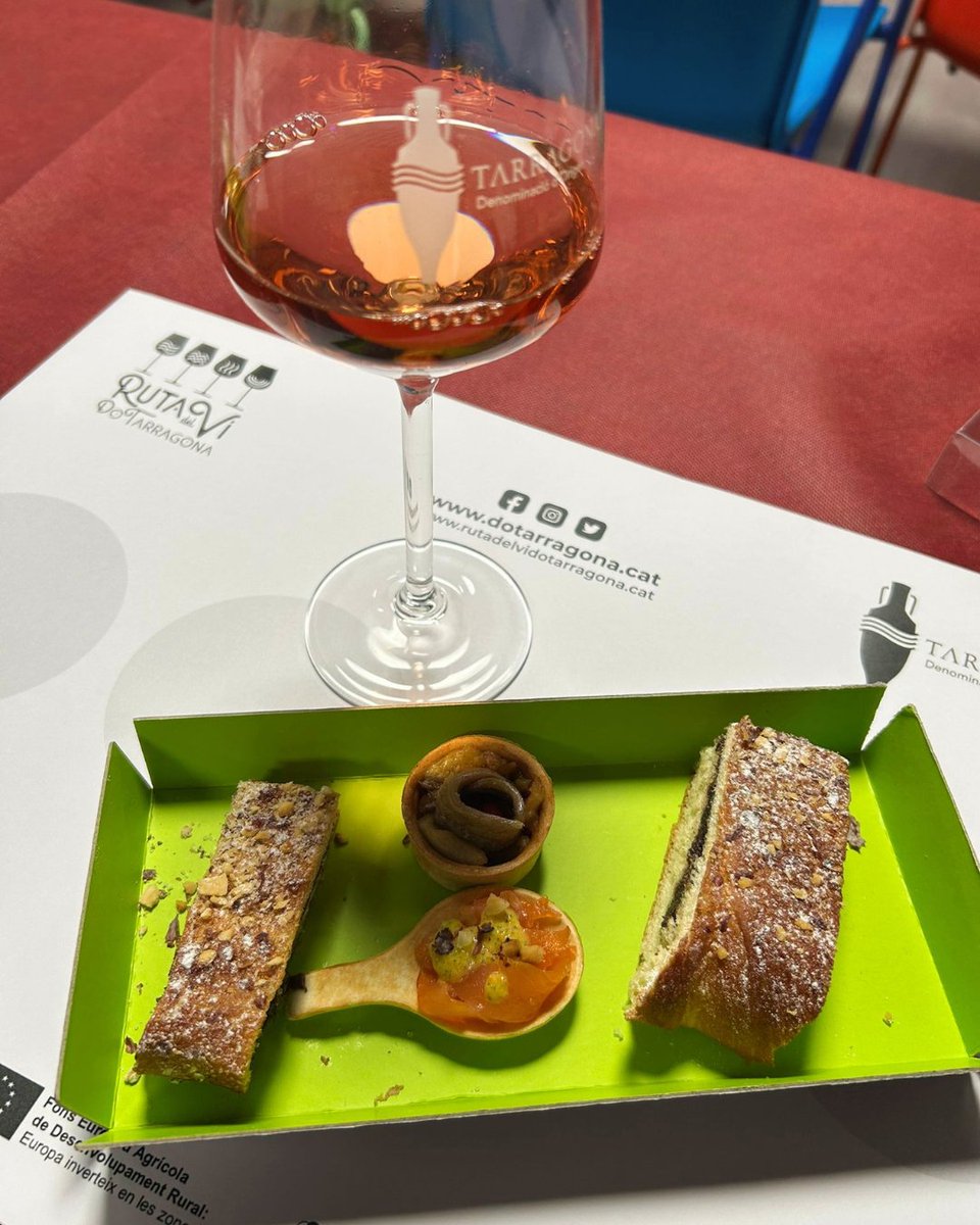 DOTarragona's tweet photo. 🍷 Ahir vam donar el tret de sortida al cicle “Tastos amb Essència de Territori”!

Amb cinc vins de la #DOTarragona, l'avellana de Reus i l'OOVE de la @DOP_Siurana.

Ens veiem el 14 de maig al @Museu_Casteller 

📲 Més info i entrades a https://t.co/e7anqF35ty https://t.co/dnCNkipcQd