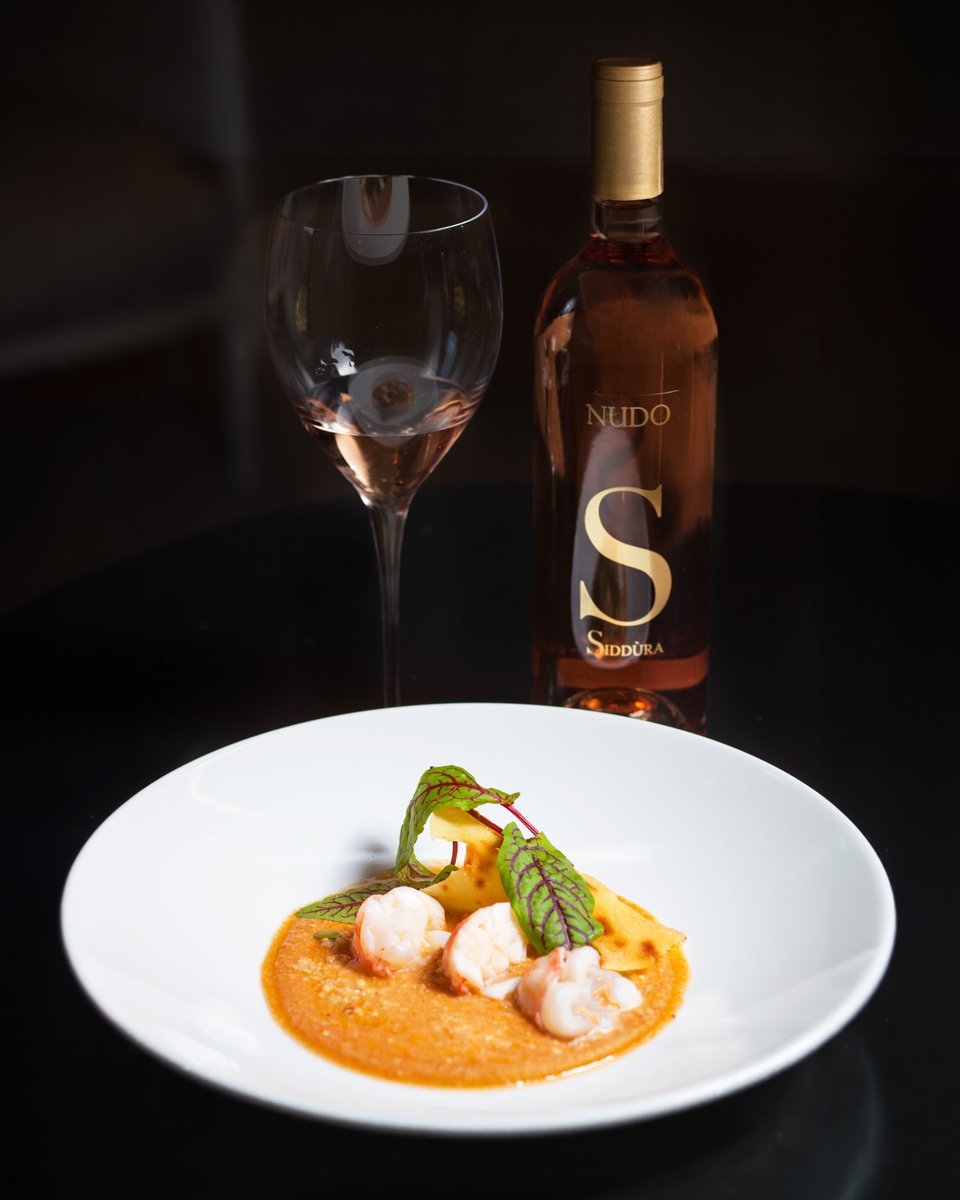 Siddurasrl's tweet photo. Un piatto che racconta il mare. Un vino che respira la terra. La zuppa di aragosta dello Chef Massimiliano Villani dell’Essenza Bistrot di Olbia e un calice di Nudo.
Un connubio di trasparenze, profumi e sapori autentici.
E’La Sardegna nella sua forma più nobile e pura.
#Siddura https://t.co/U8m4pET0eO