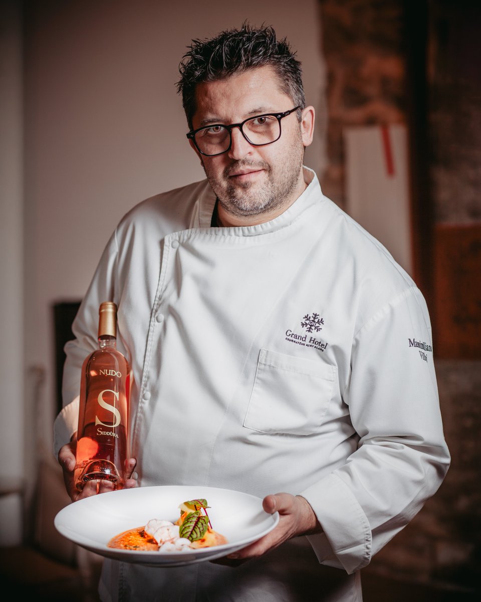 Siddurasrl's tweet photo. Un piatto che racconta il mare. Un vino che respira la terra. La zuppa di aragosta dello Chef Massimiliano Villani dell’Essenza Bistrot di Olbia e un calice di Nudo.
Un connubio di trasparenze, profumi e sapori autentici.
E’La Sardegna nella sua forma più nobile e pura.
#Siddura https://t.co/U8m4pET0eO