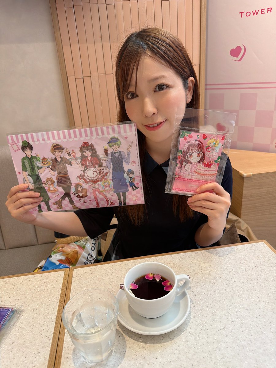 夢色パティシエールカフェ🍰☕️
松本夏実先生の世界がかわいすぎました❤︎
小さい頃の夢がありました❤︎
こはぴと❤︎
まだうちが４店舗のときにアニソンバーギルド、もふる店舗、神田みつきのイラストを描いてくれた松本夏実先生❤︎