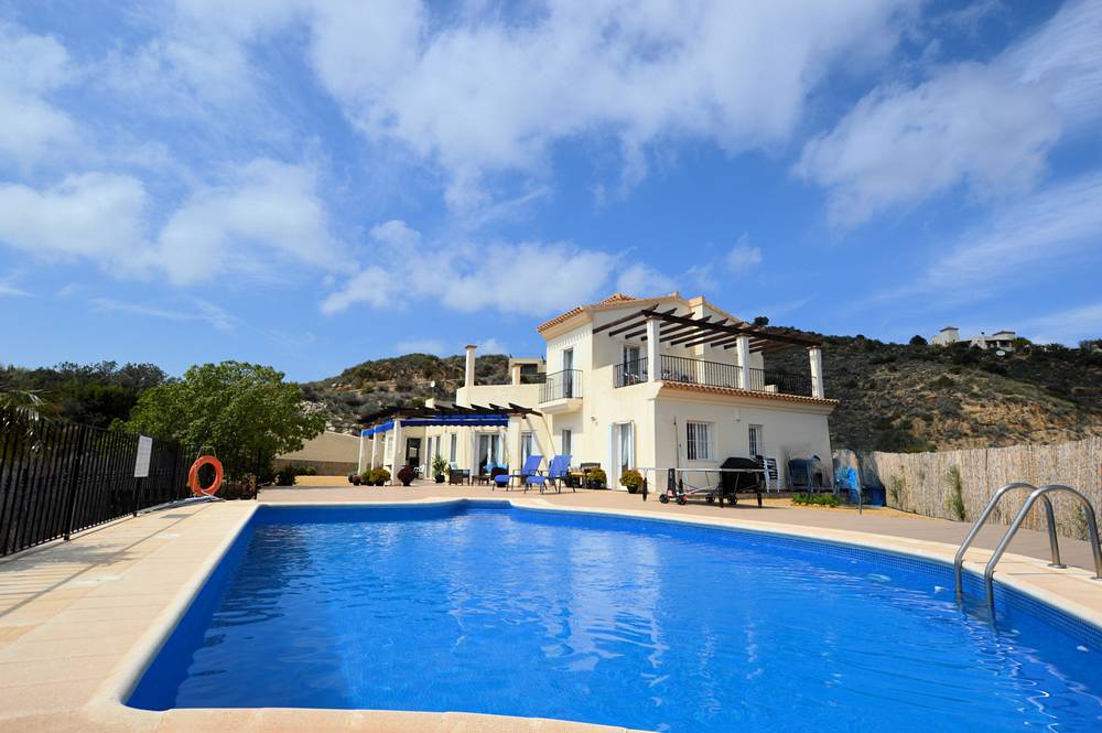 OliveHouseprops's tweet photo. OLV2096 Bedar (Almeria) €525,000
https://t.co/W0mhwo8GVP
Luxury villa 🇪🇸 4 bedrooms | 3 bathrooms | Large pool | Panoramic Mediterranean &amp; mountain views 🌊⛰️Modern interiors, spacious terraces, roof terrace, and over 11,000m² of private land. Mediterranean living at its best! https://t.co/xteIGlUwOr