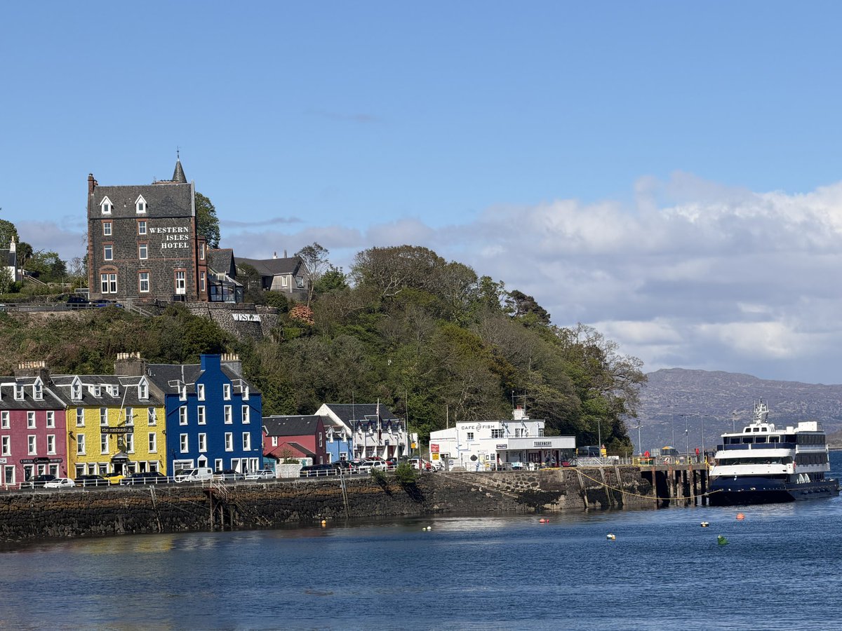 robinmckelvie's tweet photo. Scotland really turning on the style on this Lord of the Highlands cruise. Epic scenery, seafood, culture, service &amp; excursions 👏 🏴󠁧󠁢󠁳󠁣󠁴󠁿 You can see why it’s my favourite cruising in the world. @Hebcruises @TravWriters https://t.co/vOGdz5WXxB