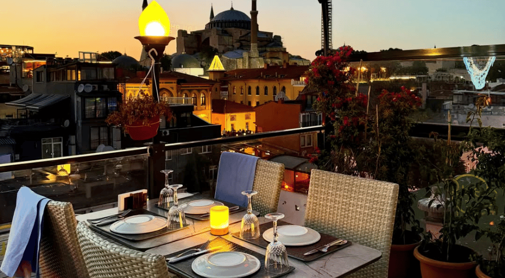 quebrooftop's tweet photo. A memorable Sultanahmet dinner begins with an appreciation of the surrounding architecture and the mystical vibes of the Historical Peninsula.

https://t.co/1fXnnjvklb https://t.co/rC0kuKVD1m