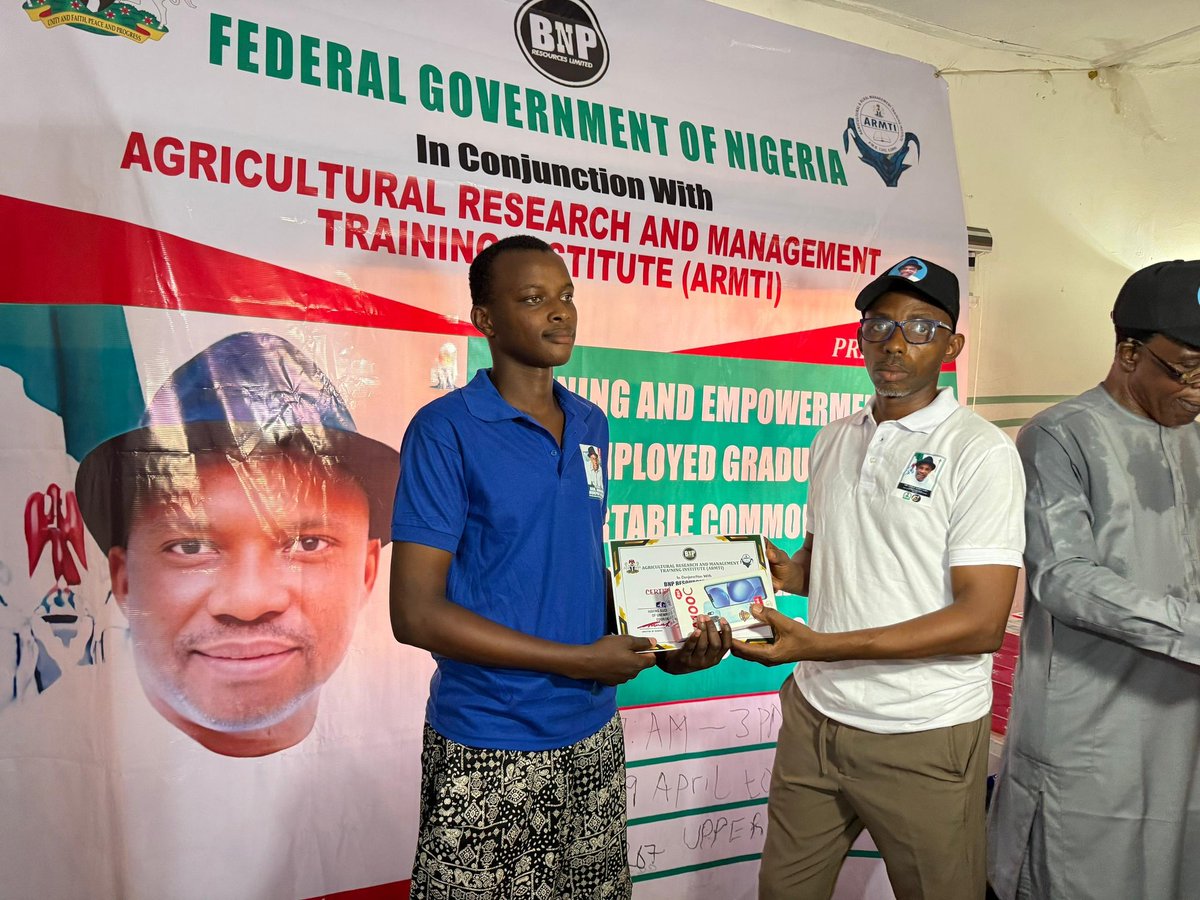 MurphyOsaro's tweet photo. 🌍✨ FROM LOCAL MARKETS TO GLOBAL PROFITS ✨🌍

FROM UNEMPLOYED GRADUATES TO GLOBAL BUSINESS MEN AND WOMEN
FROM LOOKING FOR A JOB IN NAIRA TO EARNING IN DOLLARS

Excitement, learning, and new opportunities filled the atmosphere as participants gathered for an impactful training https://t.co/3SNIUuvVQg