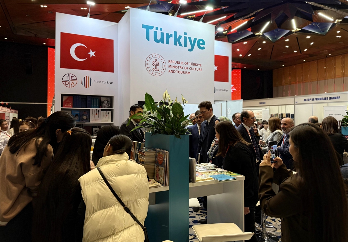 AA_Kitap's tweet photo. AA Kitap, Kazakistan’da okurlarıyla buluştu.
Astana’da düzenlenen Avrasya Uluslararası Kitap Fuarı’nda küresel hafızayı şekillendiren eserlerimizle yerimizi aldık. Kültürel bağlarımızı yayıncılığın gücüyle pekiştiriyoruz. 📚🇹🇷🇰🇿

https://t.co/5Yc4Fd8Ign

#AAKitap https://t.co/Ulz1KcYCKM
