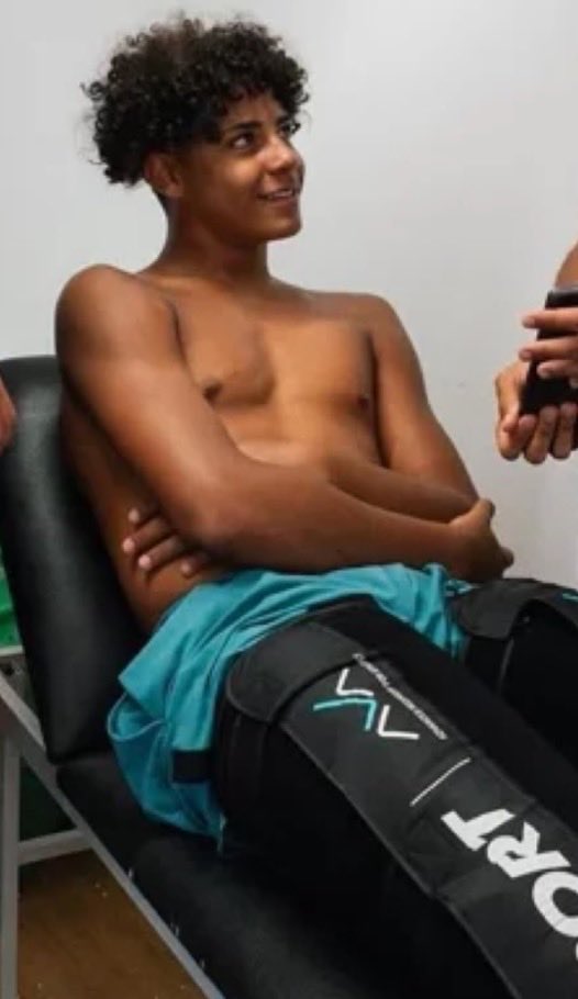 Sex of football player tweet media