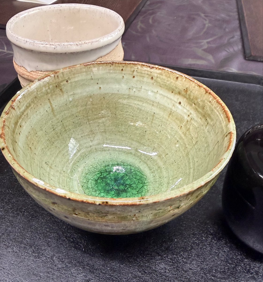 祖母が残した茶器で両親にお茶を振る舞いました。
断捨離されてなくて良かった。
美しいグリーン。