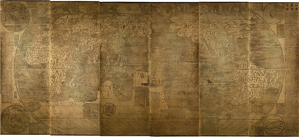 JesuitasESP's tweet photo. Matteo Ricci no solo llevó la fe a China. Fue un maestro de la inculturación y el diálogo que hoy sigue asombrando: astrónomo, cartógrafo, matemático... polímata. 
Cuando murió, en 1610, el emperador Wanli en un gesto sin precedentes hacia un extranjero, le concedió un terreno para su entierro en Pekín, en el hoy conocido como cementerio de Zhalan. 
Ricci siguió siempre el camino del diálogo y de la amistad. Su primera obra en lengua china fue precisamente "Sobre la amistad" [交友論].
