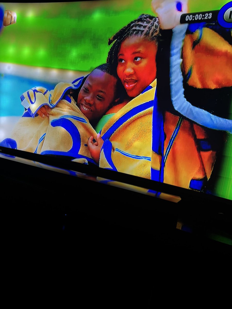 survivorrr__'s tweet photo. mpilo must carry the child to impress you guys and musa? we don’t even know how strong met’s immune is. she was even wearing a towel before the weather changed, now she must carry the child so that musa can do umsebenzi for her? it’s not like uzofa and stuff.

#UthandoNesthembu https://t.co/CK3Nqbem1s