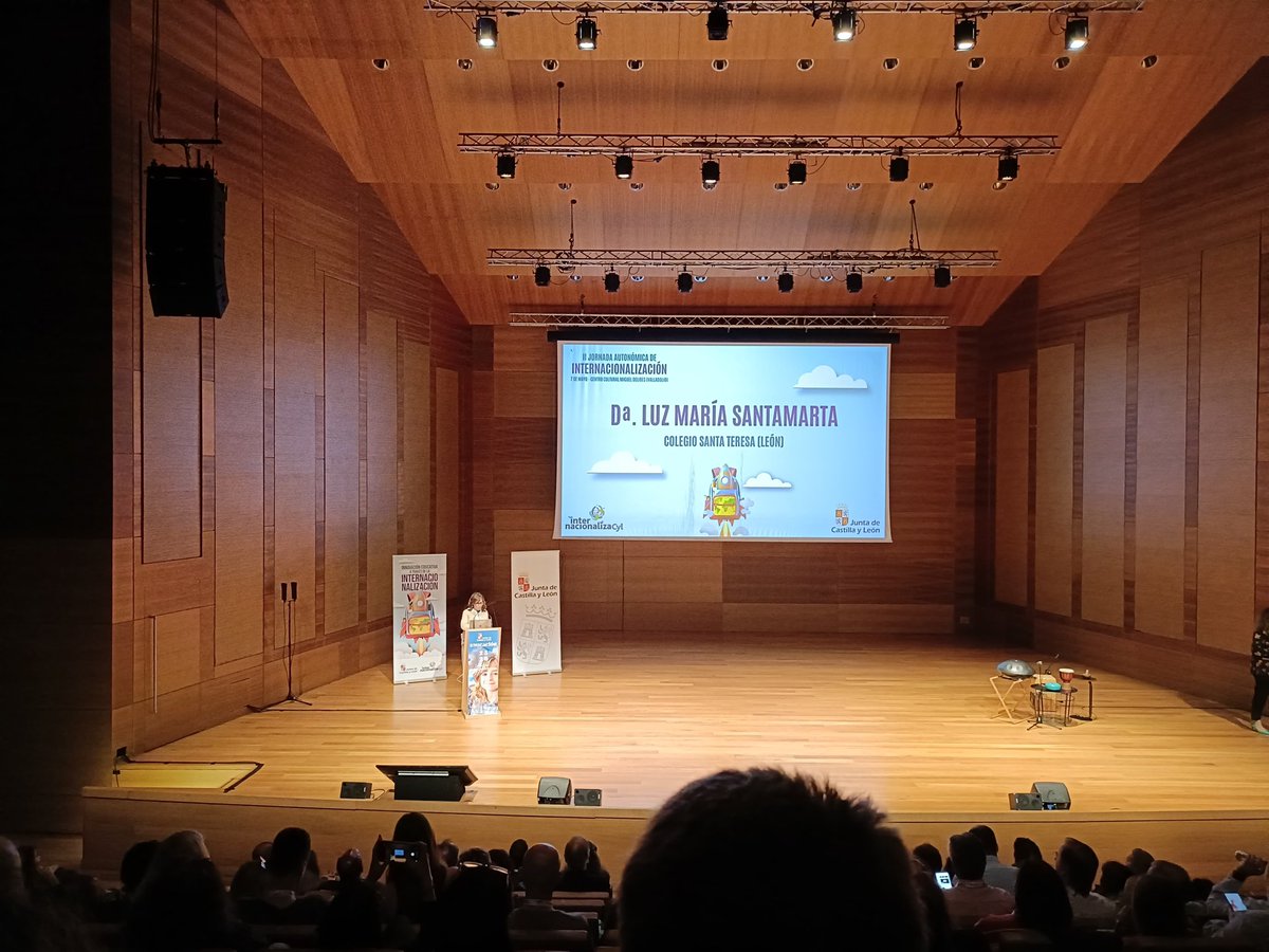 STeresaLeon's tweet photo. Ayer presentamos nuestra experiencia como Centro eTwinning experto y el pilotaje del programa de mentorización en la II Jornada Autonómica de Internacionalización. @eTwinning_CyL @CFIEdeLeon #CSTLeón #FundaciónEducativaÁngelesGalino https://t.co/f64Fxy3uvN