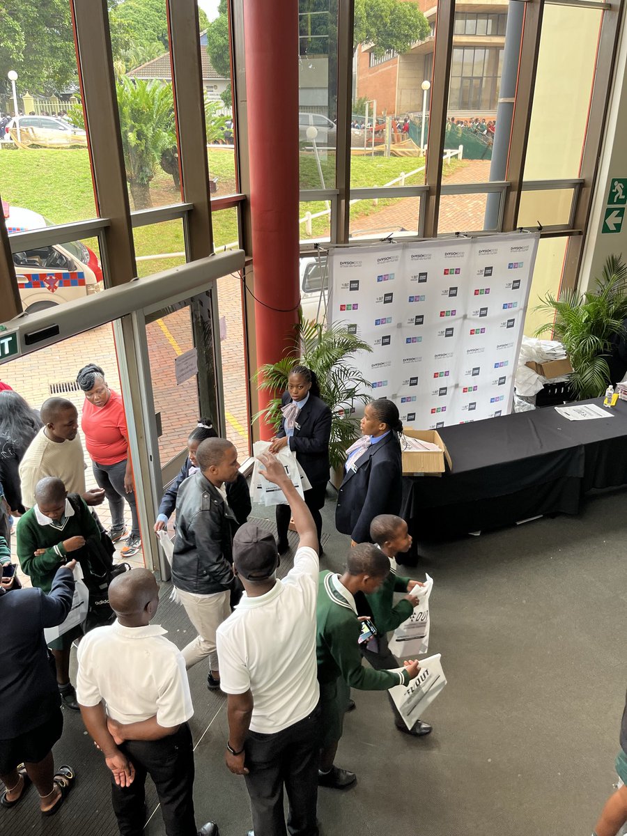 BGumbi35105's tweet photo. Learners from various schools arriving and recieving DUT Brochure, ruler and a pen.#DUT #Openweek https://t.co/itLTDQZjaV