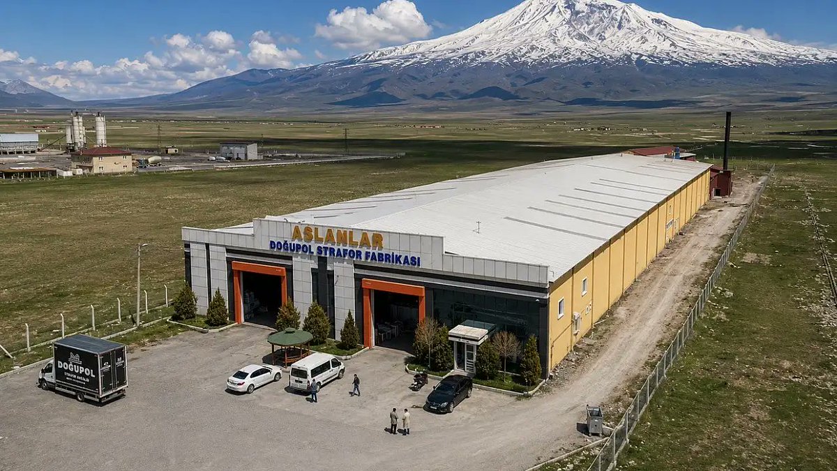 haberkarakose's tweet photo. Ağrı Dağı eteklerinde kurulan fabrika devlet desteğiyle ihracata hazırlanıyor https://t.co/tjZUgUot74 https://t.co/WEBc1Z5Zt1