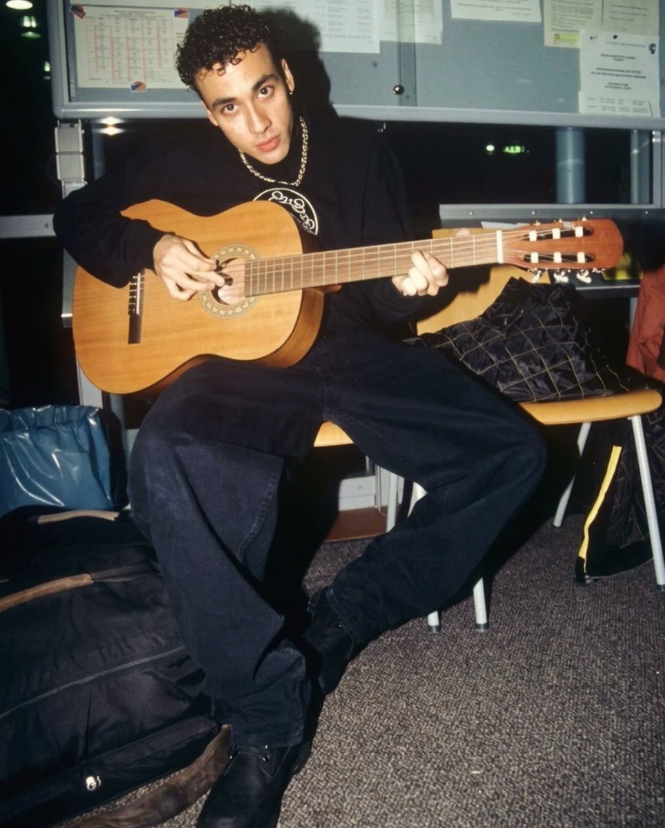 backstreetworld's tweet photo. can we PLEASE appreciate this photo of @howied https://t.co/DmkYqKFfy0