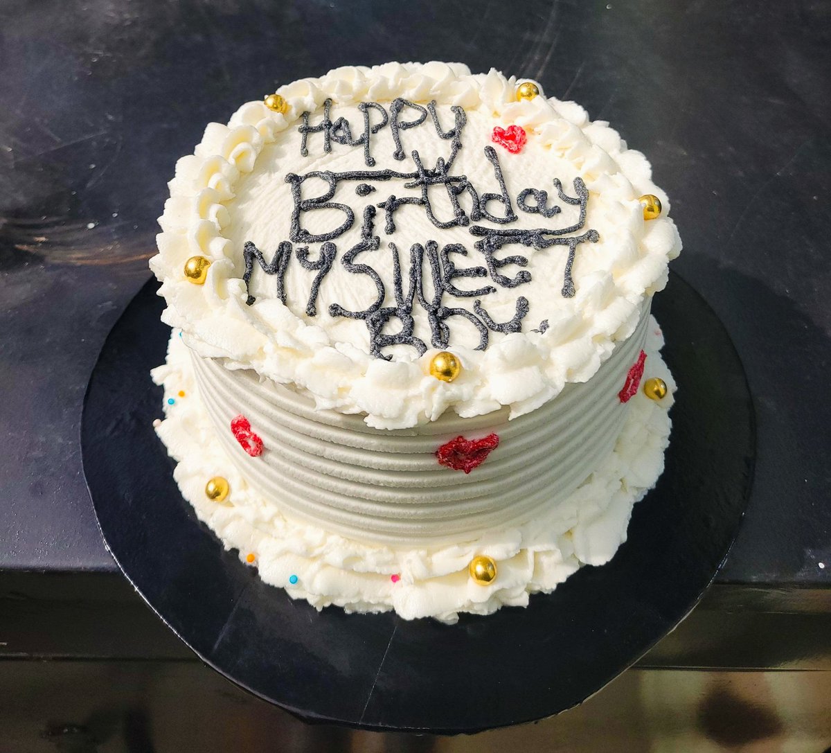 bakebuds_ng's tweet photo. Made this cute cake for someone's sweet boy y'day 🤭💕

6" 1 layer
Vanilla flavor 
Buttercream frosting 

Location: Ikotun, Lagos
We're always available to take in your orders 😀 https://t.co/hCKpW7LI7d