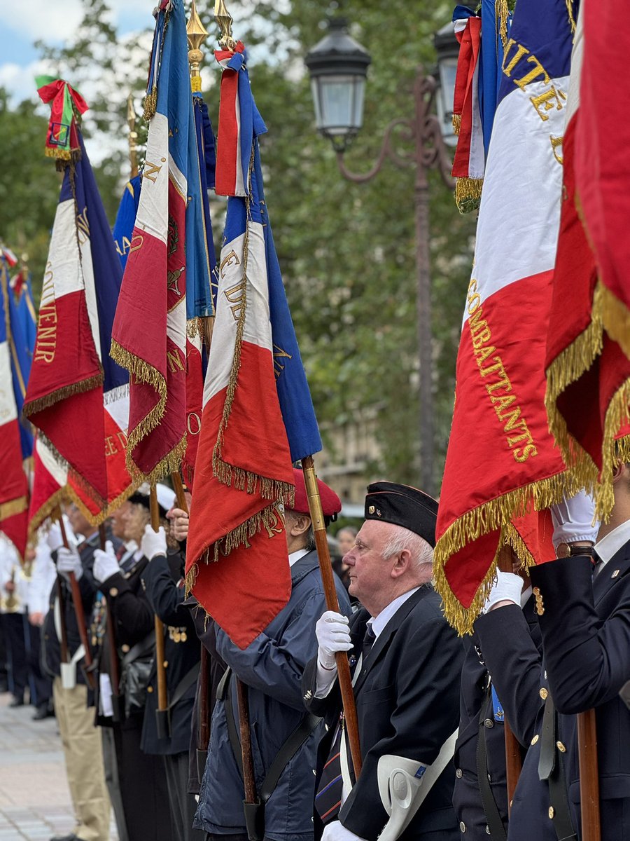 Philippe_Goujon's tweet photo. 81 ans plus tard, nous commémorons la victoire du 8 mai 1945 des Alliés contre l’Allemagne nazie. Notre arrondissement rend hommage à tous ceux qui se sont battus pour la France et notre liberté. Ne jamais oublier. Ne jamais capituler face à la barbarie. #8mai https://t.co/Ayojf9bKPZ