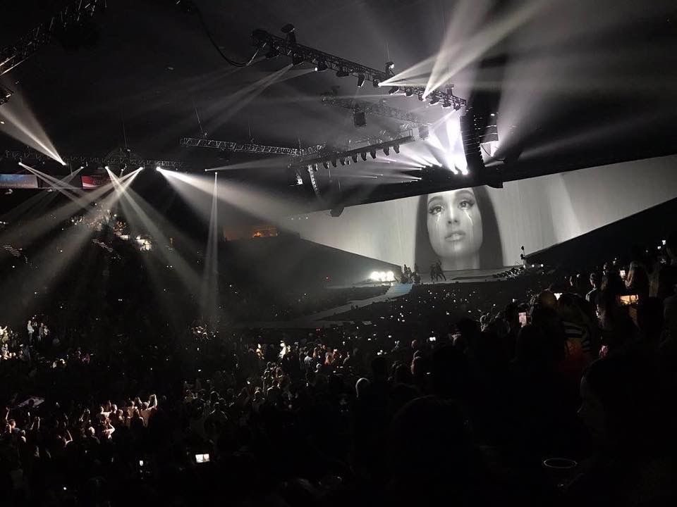 FranceSweetener's tweet photo. #throwback : Il y a 9 ans aujourd’hui, Ariana débarquait en Europe pour le Dangerous Woman Tour avec une première date en Suède ! 🖤

Ariana était passé en France : À Paris le 7 juin et à Lyon le 9 juin. 

Avez-vous eu la chance d’y être ? 🐇 https://t.co/6EpphRdzxy