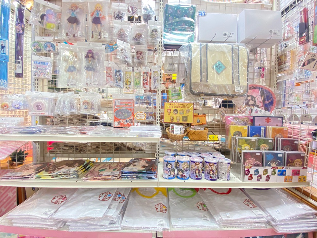 ホビー天国 2F 雑貨】 ｢かぴばらショップ出張所｣が圧巻の品揃え！定番