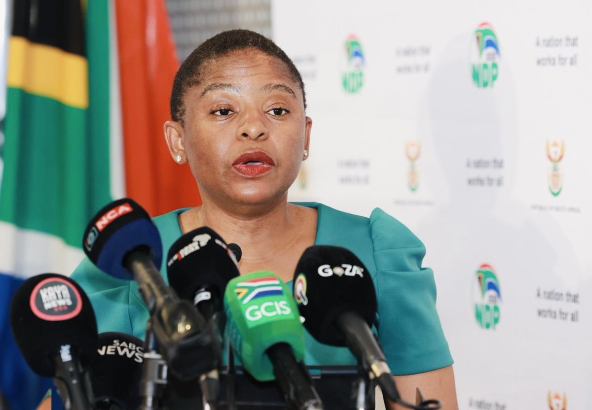 On behalf of all Venda people...

We don't recognise her 🚮🚮

She is being used as tool to distract us from the bigger picture of fighting against illegal immigrants!.