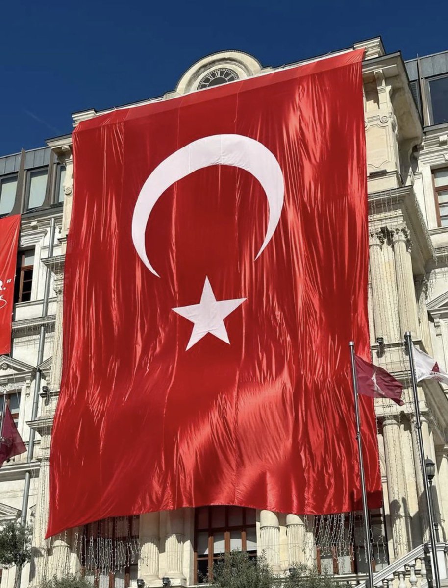 Zynpeng's tweet photo. Bayrağımızdan rahatsız olan kim varsa defolup gidebilir. https://t.co/GwrOh0o7Ee
