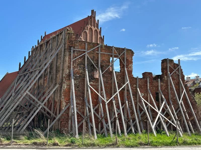 MichalMissan's tweet photo. Dbamy o dziedzictwo kulturowe naszego miasta! Zabytkowe mury Galerii El zostaną zabezpieczone i odnowione. Podpisałem już umowę z wykonawcą. To ważna inwestycja, na którą pozyskaliśmy prawie 3 mln zł z Rządowego Programu Odbudowy Zabytków. https://t.co/mF7cD45l1r