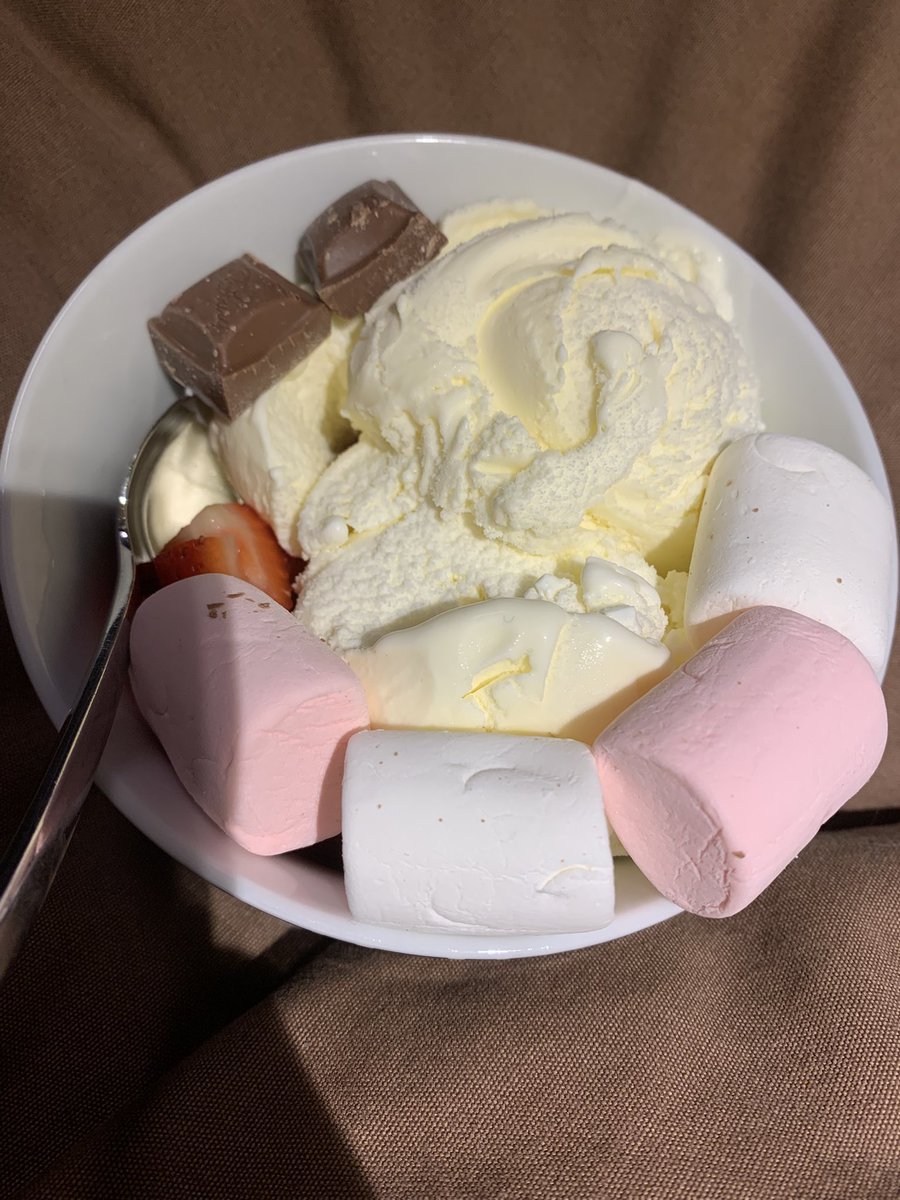 //🧁🪽 tweet media