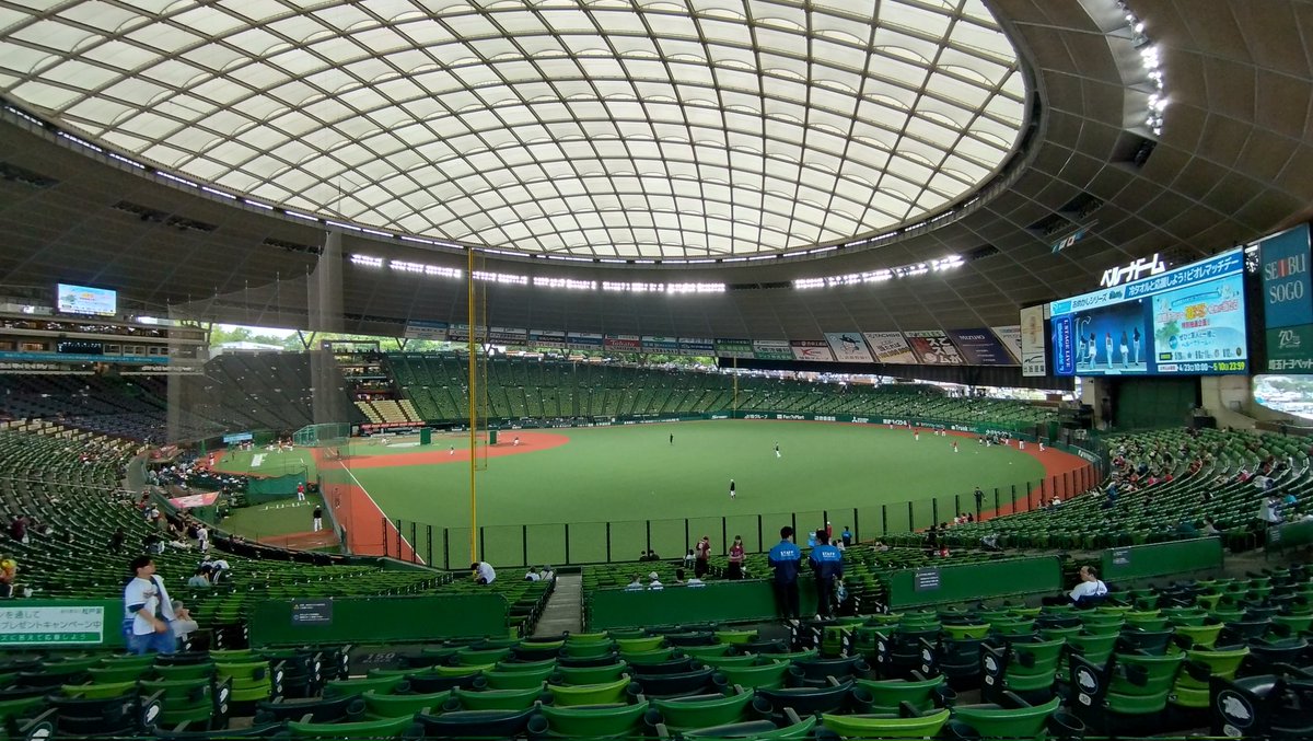 dorapapa's tweet photo. 今日はここから参戦⚾️目の前にライトポールあります😳ライトのホームラン判定はお任せください😤ソフトバンク戦よりアウェイ感ありません😅 https://t.co/EIitPdM7dr