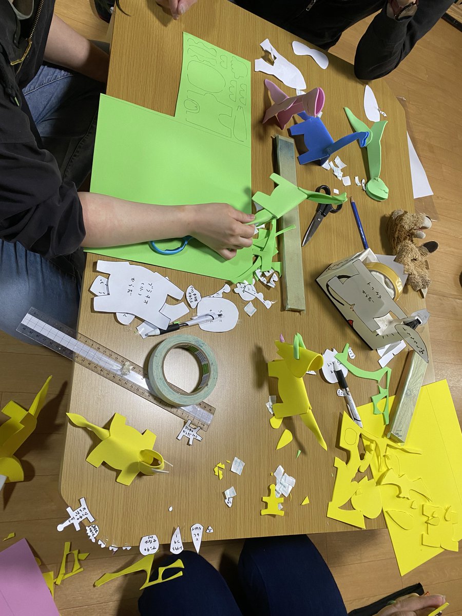 恐竜工作ワークショップ
どうしたら
子どもたちが作りやすいのか
あれこれ検討してます✂️