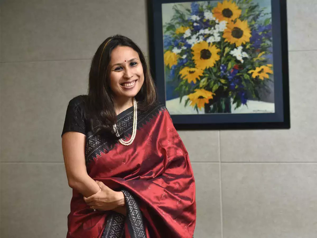 Her name is Radhika Gupta.

Born with a neck deformity, bullied for her accent, and rejected again and again.

Today, she runs a ₹1 lakh+ crore mutual fund business.

Radhika was born in Pakistan. A complication at birth left her neck permanently tilted.

Growing up across