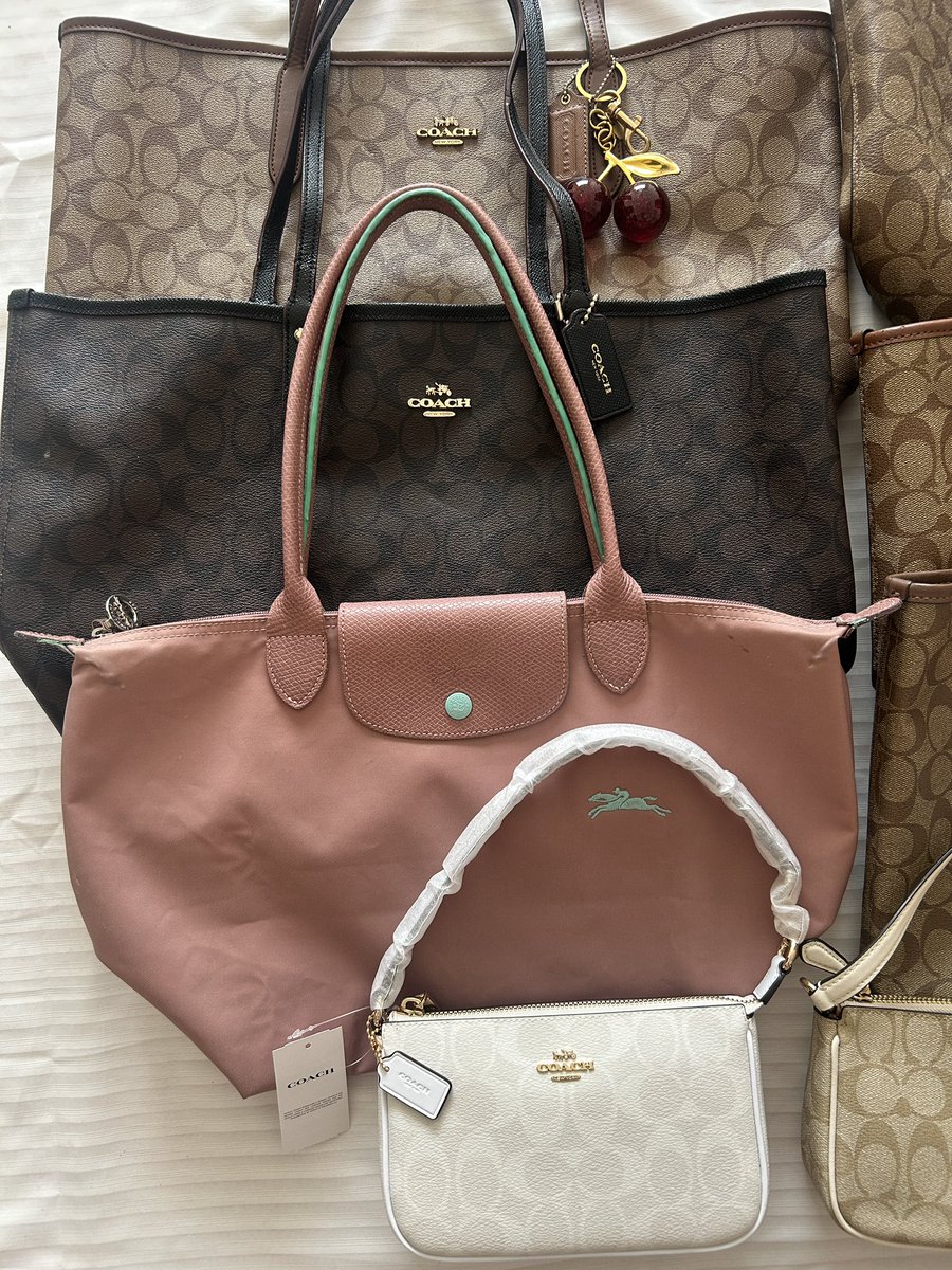 bags@2——— tweet media