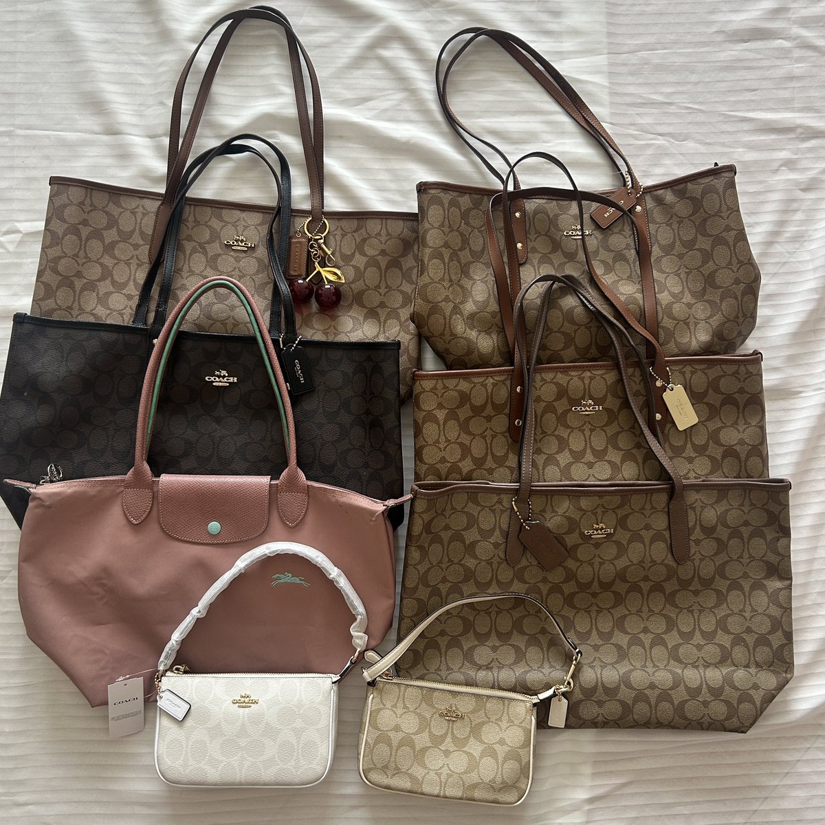 bags@2——— tweet media