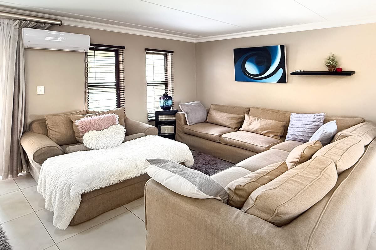 XekiHlongwane's tweet photo. 📍Kyalami Hills 
🫰🏾R2,350,000 
🛌3 https://t.co/lk5ugwfwD0