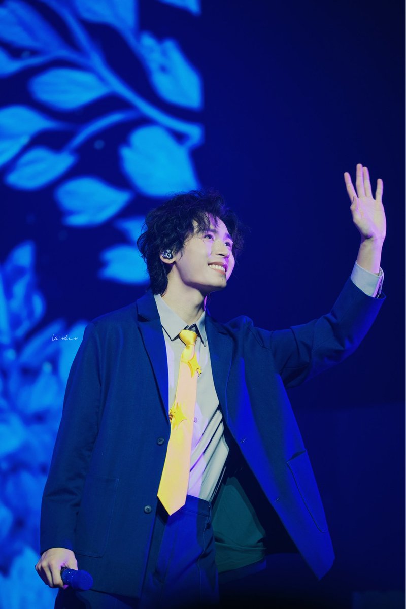 _ac669's tweet photo. 20260503 镜🪞Fanmeeting  @ KL
黛蓝色的星月夜
#ZhangZhehan
#张哲瀚 #張哲瀚 #ZZH 
#チャンジャーハン 
#장철한 #จางเจ๋อฮั่น
#zhangsanjian
#张三坚
#TheRealZhangZhehan 
#zhangzhehan_super3
#WordOfHonor 
#山河令 https://t.co/qH5FpyR5vY