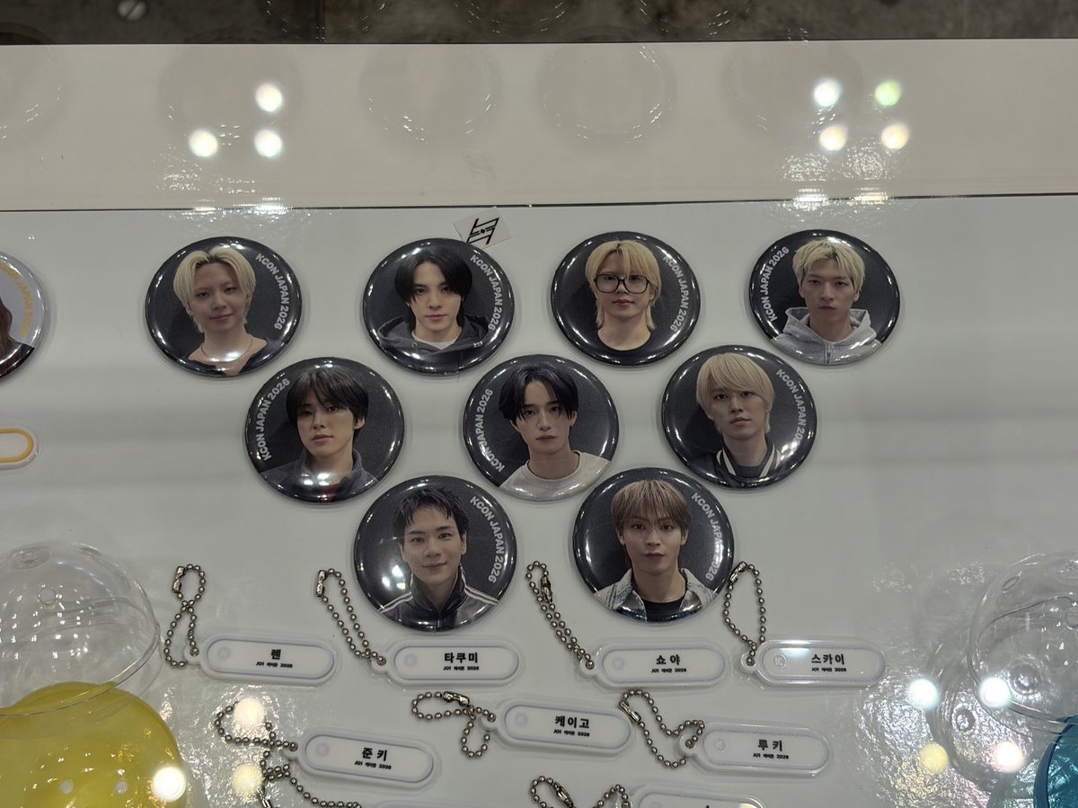 rrenkwsr's tweet photo. ラポネ手抜きなのどうした。
特にガチャの缶バッジおもろい。

#KCON #JO1 https://t.co/P48EVnwFuF