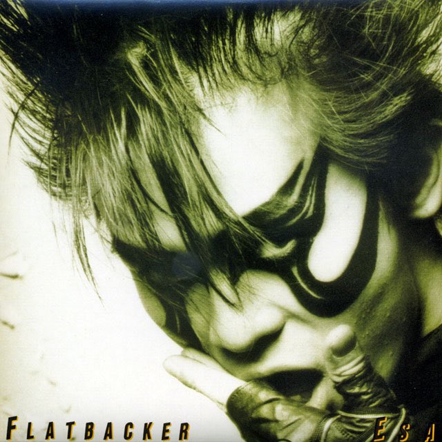 iwata_thy_name's tweet photo. #好きな曲
⚡︎Guerrilla Gang
#FLATBACKER
86年2nd 餌-ESA-
尖り鋭いイントロリフに、Hungry!Hungry!と叫び入るヴォーカルでぶっ飛んだトップ曲!
Gang!Gang!の狂叫なサビ、太く鈍く震える鬼ベース、青い炎の如きぶっきらぼうギター、冷淡に爆撃する激ドラム、どれをとっても唯一無二の曲でした✊ https://t.co/DEHrsYrnsP