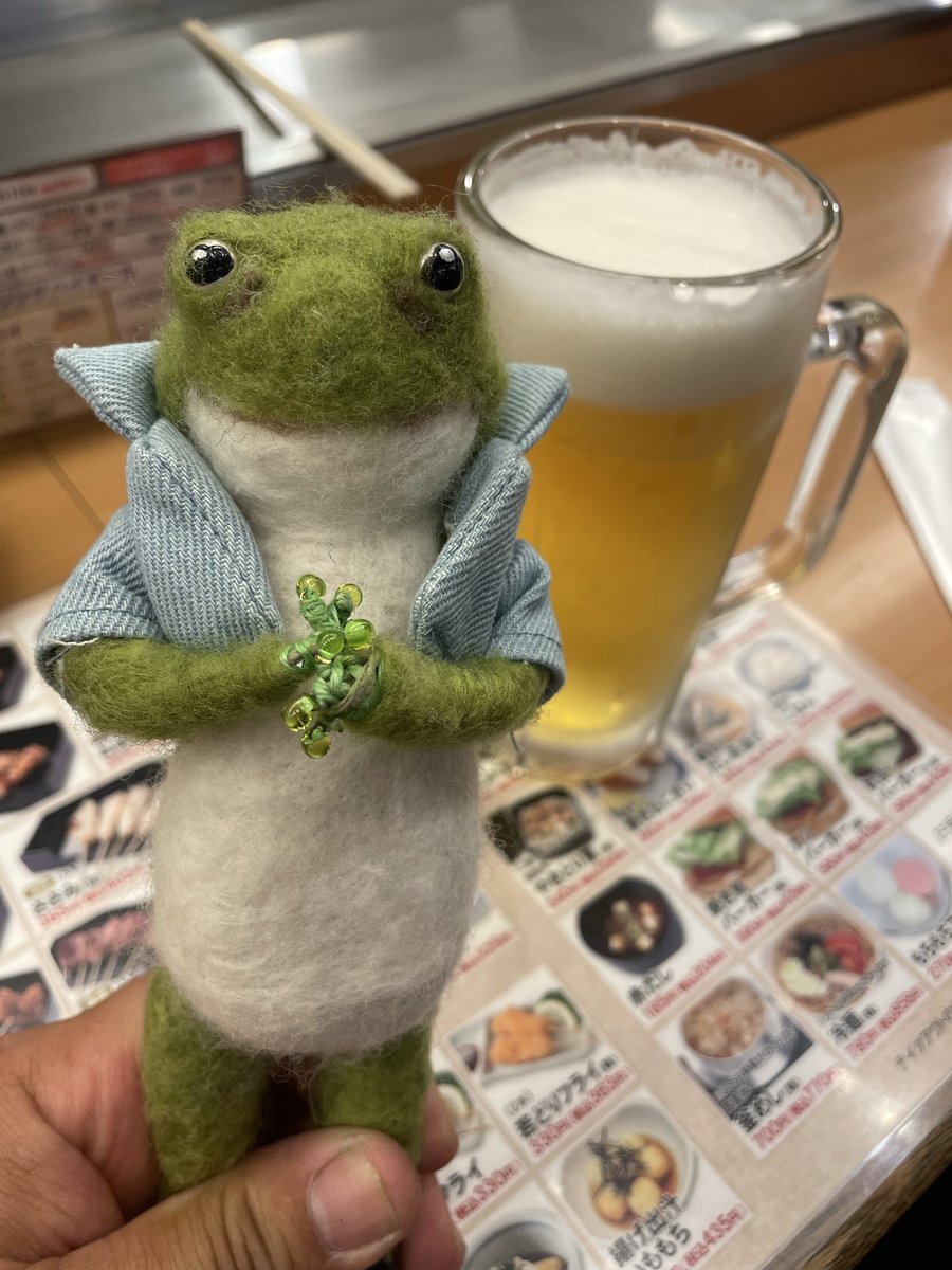 kaeruoyakata22's tweet photo. 今日から福井の
カエルオヤカタ🐸
雑貨トレジャー1日目無事終了で
速攻移動な焼き鳥秋吉
う、うめぇ😄💦💦💦💦 https://t.co/ZpFWd1vmDF
