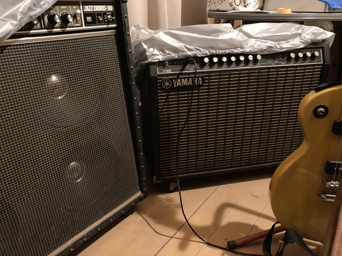 fineconetaro's tweet photo. my new gear、YAMAHA J-125。こちらでもダイソーの室外機カバーがジャストフィット。JCとはまた違う味わいのクリーンが素晴らしい。国産巨体トランジスタブラザーズ。腰に注意。 https://t.co/UnQmNtVA0N