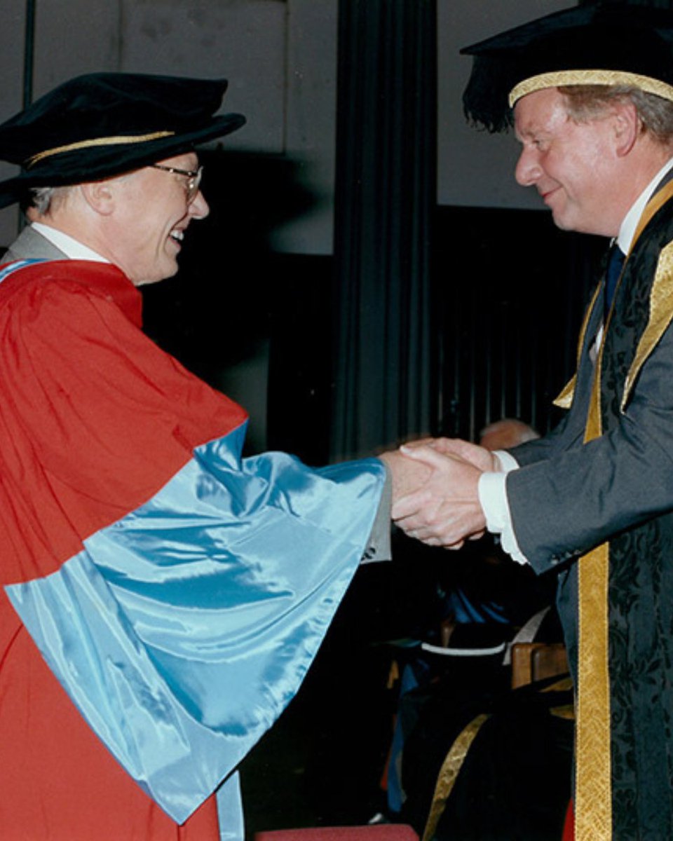 unisouthampton's tweet photo. Happy 100th birthday to honorary graduate Sir David Attenborough!

Sir David received an honorary degree from the University in 1992, the same year he opened the annual meeting of the British Association for the Advancement of Science in Southampton, now known as the British Science Festival, which returns to Southampton this September (16–20 Sept).