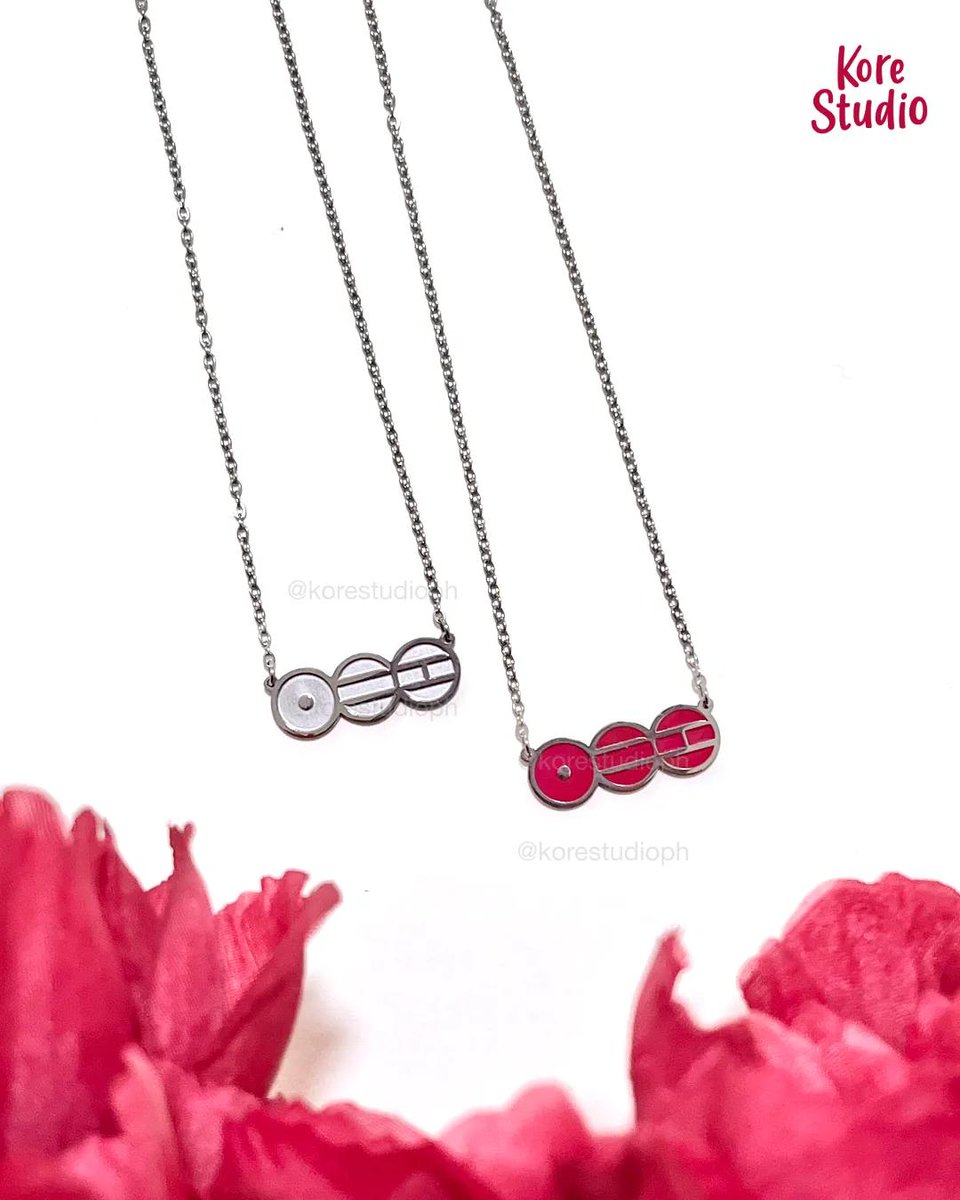 shootingstkpop1's tweet photo. ✨ *COLAB INTERNACIONAL* ✨
Collab con @korestudioph desde Filipinas 🇵🇭

Piezas *fan made* de *BTS* directo a México:

📿 Arirang Necklace: *$160 MXN*
📿 Arirang Bracelet: *$160 MXN*
📿 Bias: *$90 MXN*
➕ Add on Cord: *$15 MXN* https://t.co/yyocLnZt4U