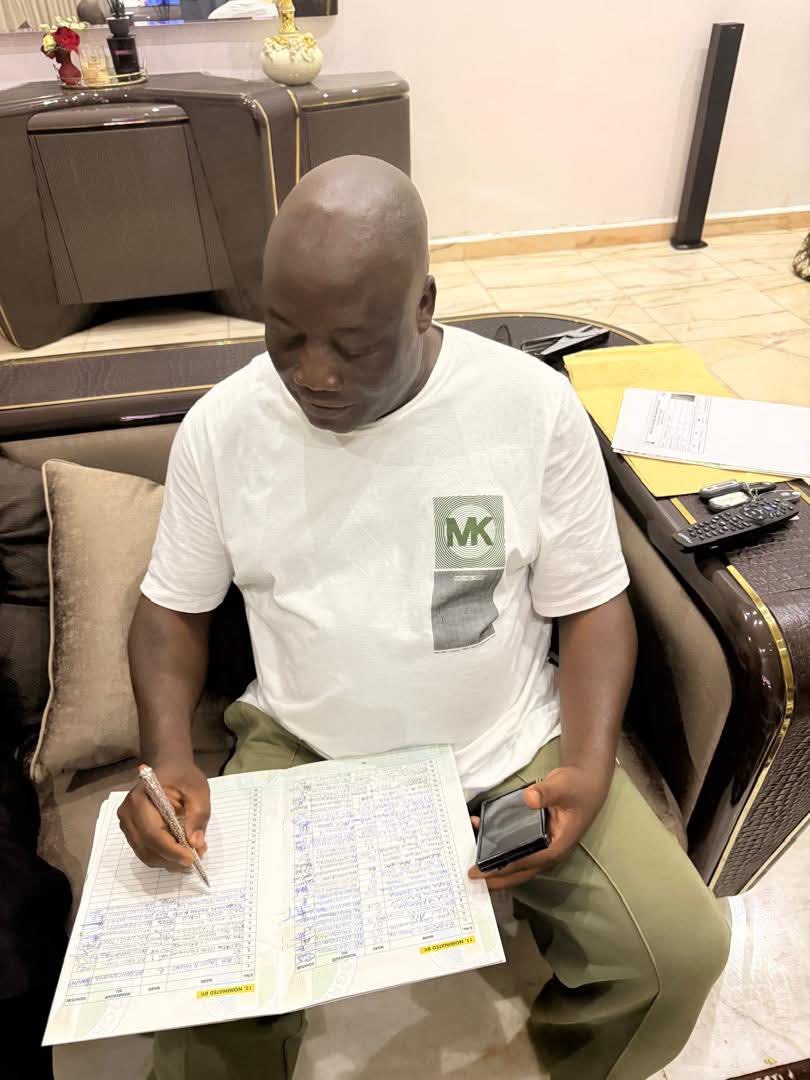 2027. Chief  Bisi Akande, Alh Lawal Garba, Senator Adamu Aliero, Chief Pius Akinyelure, and Honourable Akinlami have collectively given their formal endorsement and duly appended their signatures to the 2027 presidential nomination form of President Bola Tinubu.