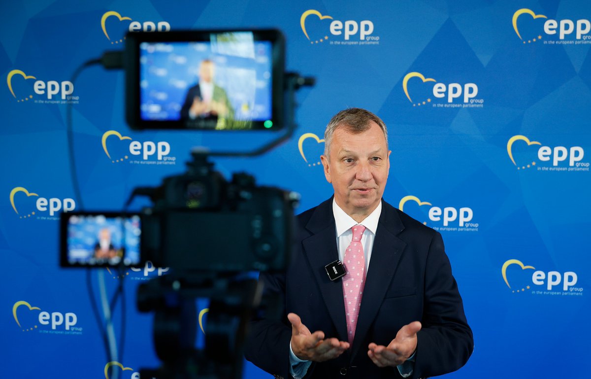 EPPGroup's tweet photo. In Riga, EPP Group MEPs, policymakers, and experts discuss the future of European security, with a clear focus on the EU’s Eastern flank.

Countries in this region - including the Baltics, Poland, and Finland - are facing growing security challenges linked to Russia’s actions.

The key question: Should Europe’s Eastern flank be seen merely as a strategic frontier, or recognised as its primary line of defence?

The security of this region requires cooperation in all political and international forums, moving beyond traditional approaches.

We must work together to address challenges such as Russia’s hybrid threats and shadow fleets, and to strengthen cooperation in crisis preparedness and energy security.